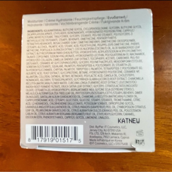 it Cosmetics Confidence in a Cream Gift Set and metallic pink Tote - Picture 4 of 10